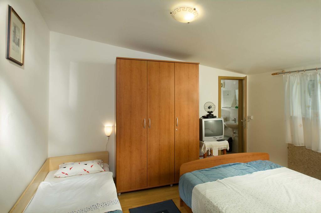 Farm Stay Ferjancic Vipava Exterior photo